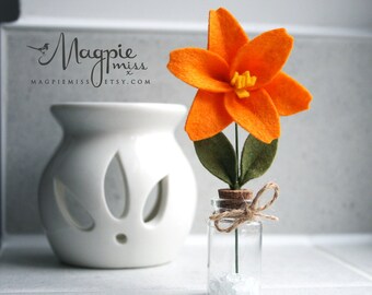 Mini felt lily, felt flowers, lily gift, teacher gift, flower decoration