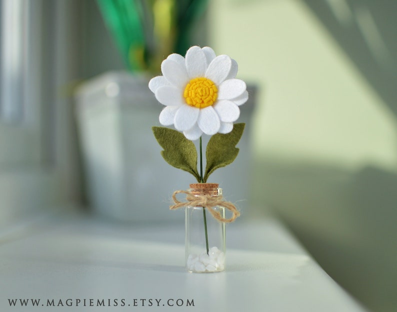 Mini daisy flower, felt daisy, Teacher gift, felt flowers, mum mom gift, flower decoration, Mothers day flowers, flower gift Bild 1