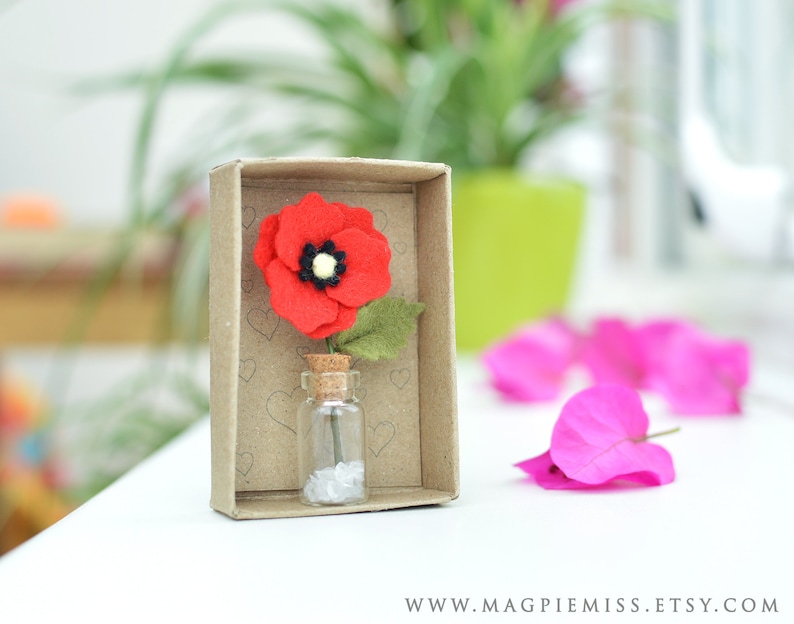 Matchbox poppy, matchbox gift, felt poppy, mini flower, remembrance flower, mum flowers, flower gift, teacher friend gift, image 6