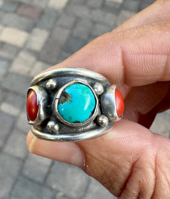 Lovely Older Navajo Turqouise & Coral Ring.