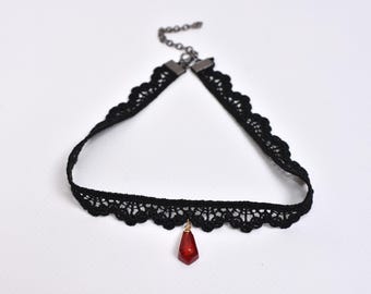 Czarny koronkowy choker z zawieszką w kształcie granatu z czerwonej żywicy, gotycki naszyjnik w stylu wiktoriańskim, romantyczna biżuteria koronkowa, regulowana obroża, prezent dla niej