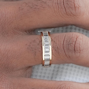 Baguetteschliff Labradorit Diamant Ehering, handgefertigter Diamantkanal besetzt Herrenring, Moissanit Halbe Ewigkeit Vorschlag Band für Ihn
