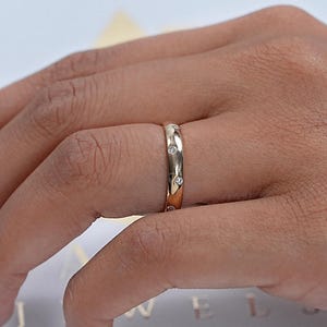 Round Cut Lab Grown Diamond Flush Set Band, Moissaniet Round Cut Zigzag-trouwring, 14K massief gouden stapelbare jubileumband voor cadeau