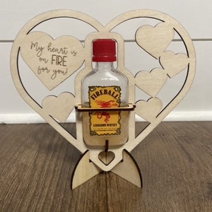 Conjunto de suporte e suporte para garrafa de licor do Dia dos Namorados, arquivo de corte a laser SVG xtool glowforge