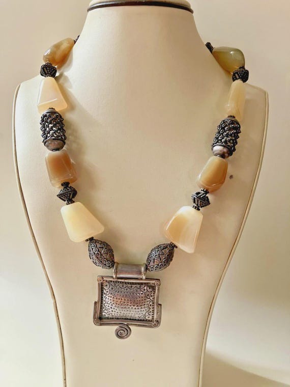 Sterling Silver Agate Statement Necklace, Hammere… - image 2