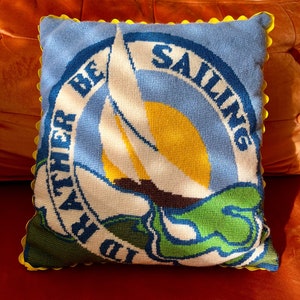 voilier vintage des années 70/80 bleu, jaune, vert, marron et blanc « I'd pretty be Sailing » et Sunset Groovy coussin avec insert