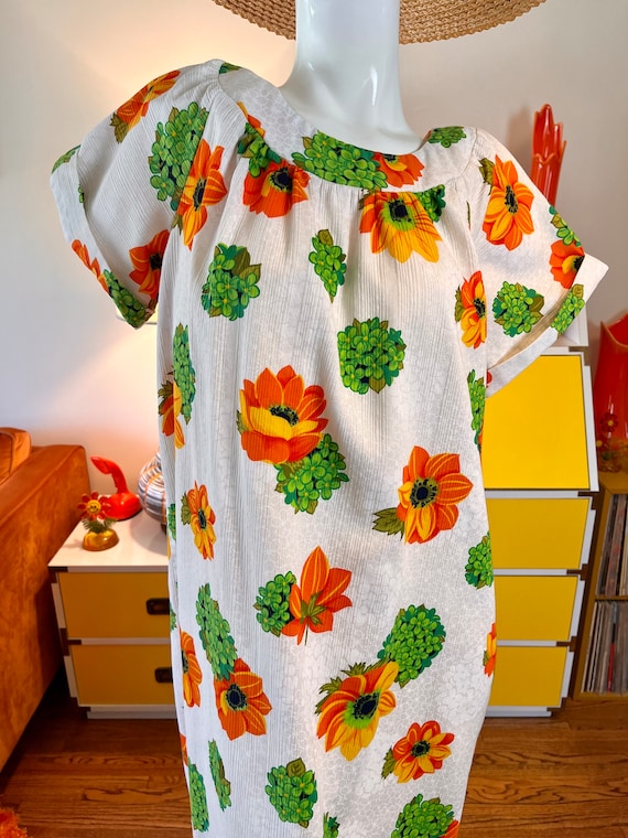 Vintage 60s/70s White, Orange, and Green Groovy F… - image 3