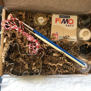 Make your own Fimo decorations kit ideal for children and adults. Great holiday/vacation gift. Dog