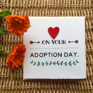 Carte faite main : « Félicitations pour votre adoption. »