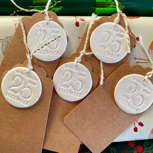 Ręcznie robione etykiety na prezenty świąteczne w kształcie gliny - zestaw pięciu sztuk