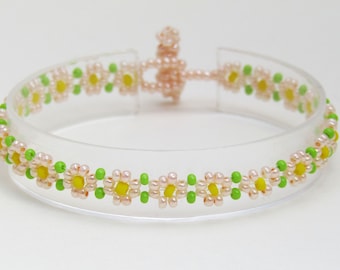 Tiny Daisy Chain Bracelet in Pale Pink