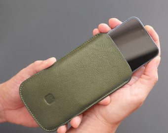 Mobile phone case made of olive green leather // khaki green iPhone sleeve // high-quality leather mobile phone case // leather sleeve iPhone