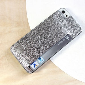 slim purse for the back of your iPhone made of silver leather / silver leather case for iPhone 5, iPhone 5s or iPhone SE / Made in Berlin image 2