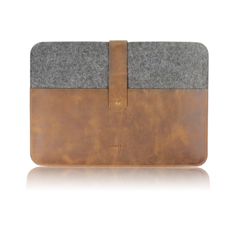 MacBook Case aus braunem Leder mit grauem Wollfilz Tasche f\u00fcr MacBook Pro handgefertigt aus Leder und Filz Made in Berlin