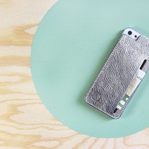 slim purse for the back of your iPhone made of silver leather / silver leather case for iPhone 5, iPhone 5s or iPhone SE / Made in Berlin image 3