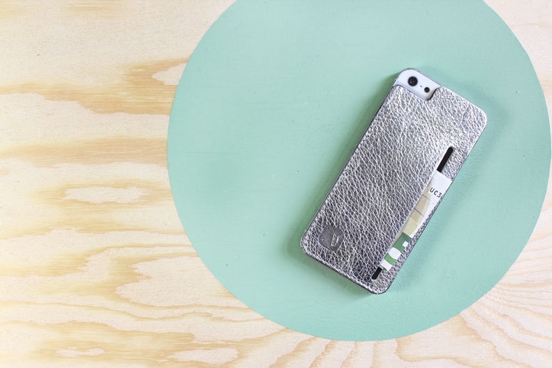 slim purse for the back of your iPhone made of silver leather / silver leather case for iPhone 5, iPhone 5s or iPhone SE / Made in Berlin image 3