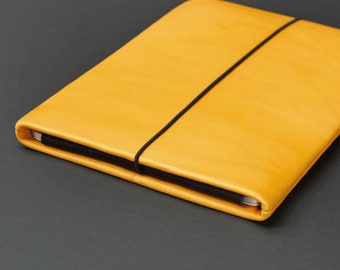 Notebook Hülle für das MacBook aus gelbem Leder / handgemacht in Berlin / gelbe MacBook Hülle aus Leder