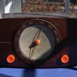 Working Motorola Model 6X-11U Vacuum Tube Table Top Bakelite AM Radio