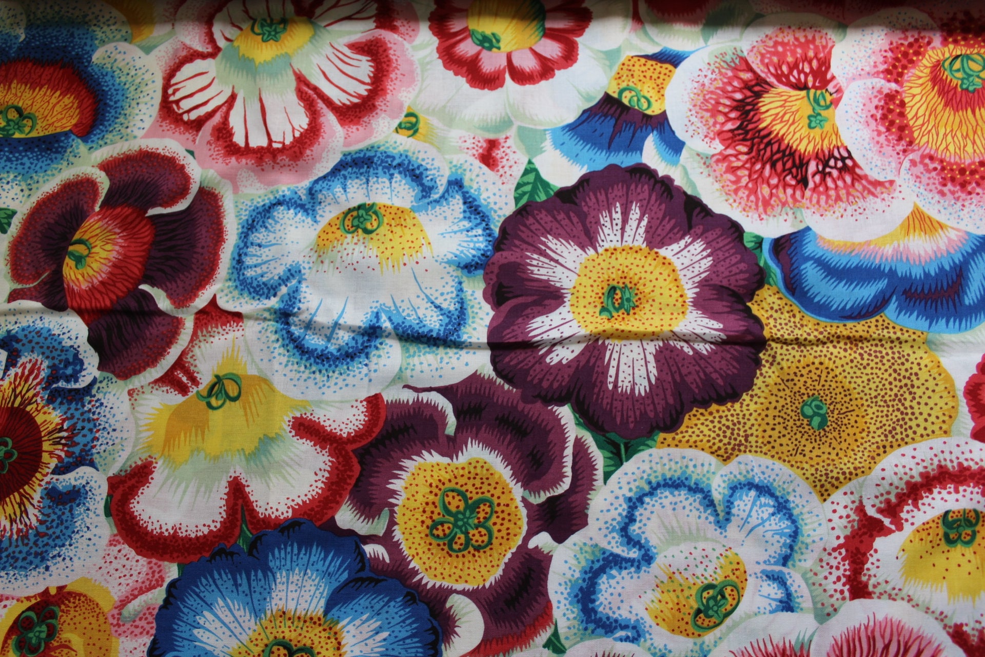 Kaffe Fassett Studios Philip Jacobs PWPJ071 / PJ071 Gloxinias natural ...