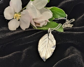 Apple leaf necklace, Silver.