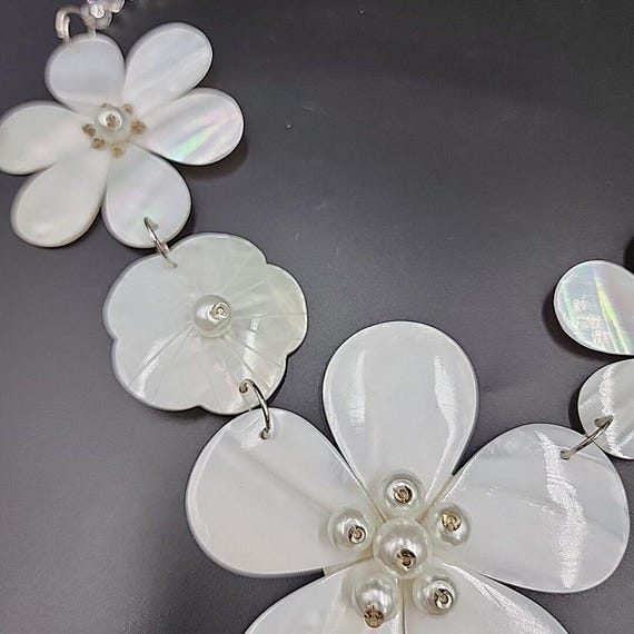 Cabebe Shell Flower Statement Necklace Unicef Hal… - image 2