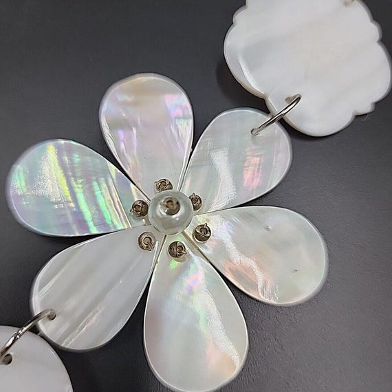 Cabebe Shell Flower Statement Necklace Unicef Hal… - image 3