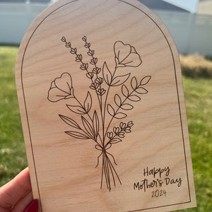 Carte/plaque en bois, fleur de naissance, fête des mères