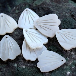 20pcs White Mother of Pearl Shell Teardrop Charms Pendants,White Mother Of Pearl Beads,Carved Beads Charms Pendants, Shell Jewelry DIY, B199