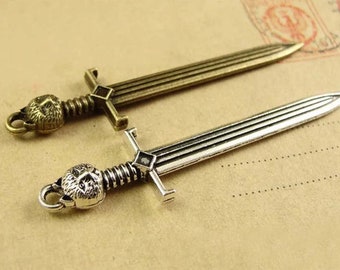 40pcs all'ingrosso Sabre Sword Pendant, antico argento / bronzo ciondoli, sabre collana di spada, gioielli incantevoli, forniture fai-da-te, gioielli che fanno scoperte