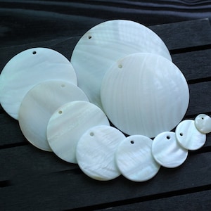 10pcs 10-60mm Bianco Madreperla Conchiglia Moneta Rotonda Pendenti di Fascini, Perline di Madreperla, Perline Pendenti di Fascini, Gioielli di Conchiglia FAI DA TE, B3
