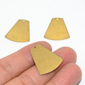 30 breloques trapèze en laiton brut - Connecteurs de boucles d'oreilles, Fournitures pour bijoux (21 x 24 mm), BS100