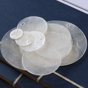 10 pezzi 10-70 mm bianco madreperla conchiglia moneta rotonda ciondoli pendenti, perline di madreperla, perline ciondoli pendenti, gioielli di conchiglia fai da te, B1