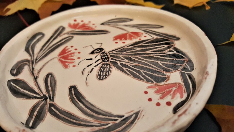 Ceramic Small Footed Round Dish With Bee And Flower Design