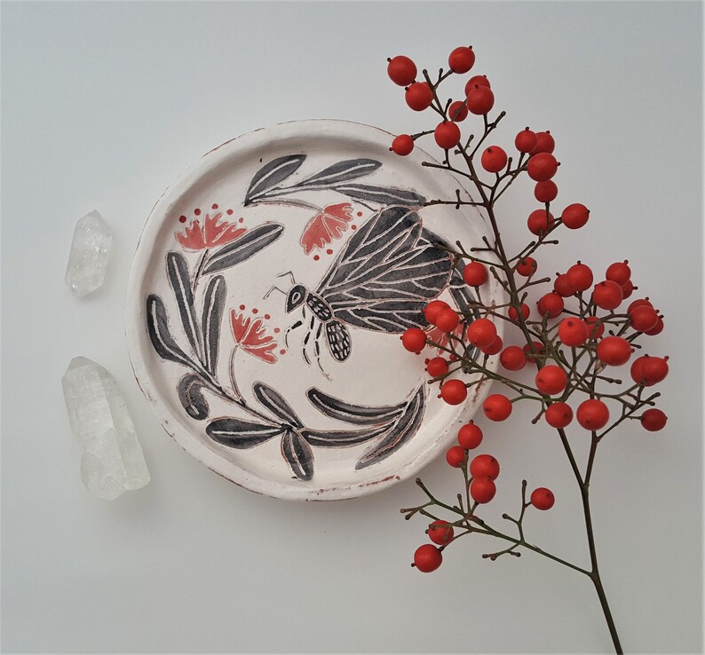 Ceramic Small Footed Round Dish With Bee And Flower Design