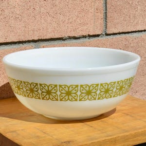 Tigela de mistura vintage Pyrex Verde com padrão de flores quadradas 404, 4 qt
