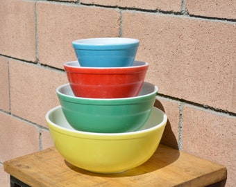 Set of 4 - Vintage Pyrex Primary Colors Mixing Bowl Set - Yellow Green Red and Blue