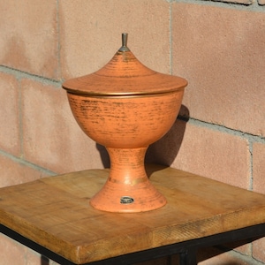 Mid-Century Haeger Pottery 22K Gold Tweed Glaze Peach Ceramic Chalice or Pedestal Vase with Metal Knob Handle Lid