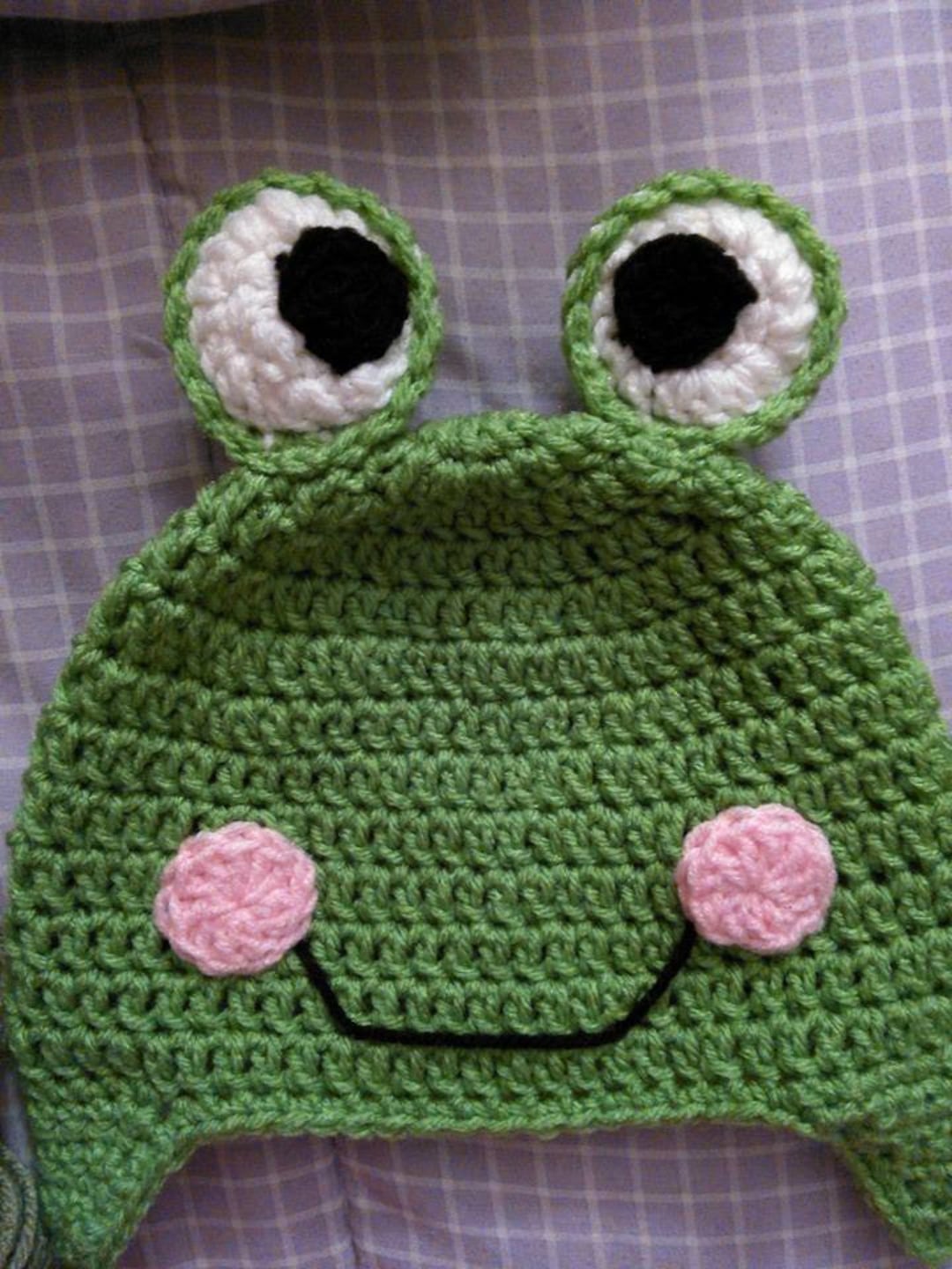 Crocheted Frog Beanie: Green Knit Winter Hat With Pink  display picture 2