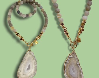 Druzy Agate Pebble Pendant Necklace. Free Shipping and Gift Wrapping.