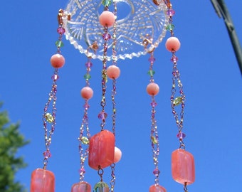 Atrapasueños de cristal hecho a mano: calcedonia rosa, cuarzo fresa y peridoto.