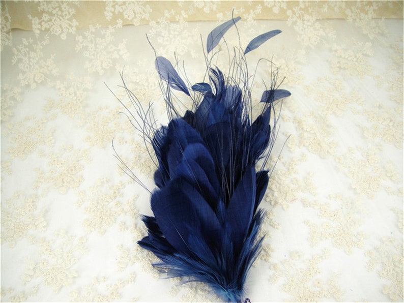 Fleur torsadée cheveux fleur casque chapellerie plume Mont Barrettes accessoires Bibi fleur de plume pour partie bal de mariage image 4