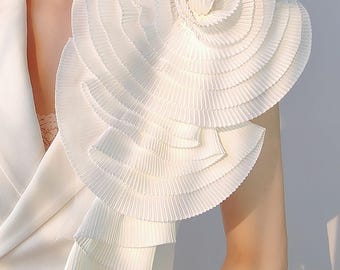 Oversized Pleated Fabric Flower Brooch Statement 3D Rose Pin Haute Couture Garment Applique Fashion Designer & DIY Craft Supply