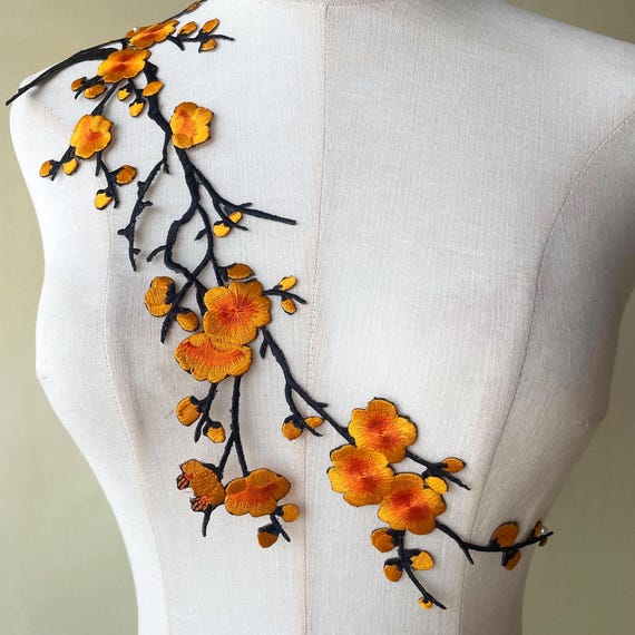 4Pcs Embroidery Lace Appliques Flower Embroidered Patch Gold Metallic Edge Floral Lace Fabric Sew On Appliques For DIY Sewing Crafts Wedding Dress