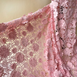 Tela de encaje de guipur rosa, bordado de flores 3D, adornos ahuecados, disfraz DIY, vestido de noche de boda nupcial, 47 pulgadas de ancho