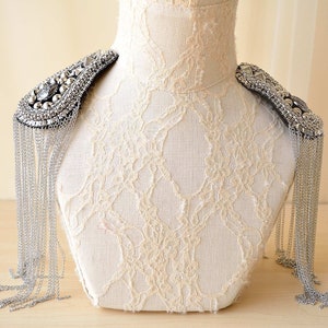 Pearl Shoulder Patches Tassel Chain Suit Crystal Epaulet Fringe Shoulder Badge Rhinestone Applique for wedding Dance Punk Costume