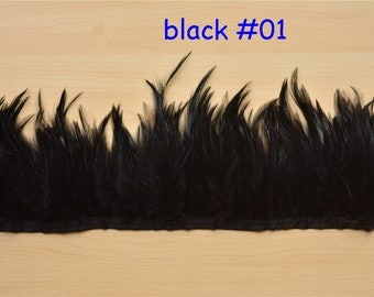 Könnte beinhalten: Schwarzer Federschmuck mit schwarzem Rücken. Der Besatz ist etwa 2,5 cm breit. Der Text "black #01" ist auf dem Bild sichtbar.