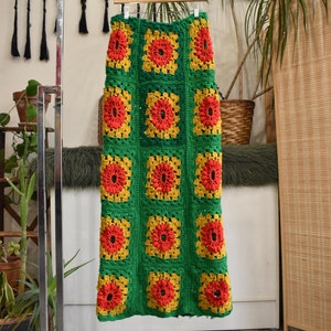 60s 70s Granny Square Maxi Skirt // Retro Mod Colorful Crocheted Colorblocked High Rise Long Skirt Hippie Boho Prairie Skirt Afghan Medium