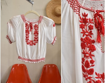 Vtg 30s 40s Hungarian Peasant Folk Blouse // Embroidered Red & White Dirndl Style Puff Sleeve Milk Maid Top w Shirring // XS S