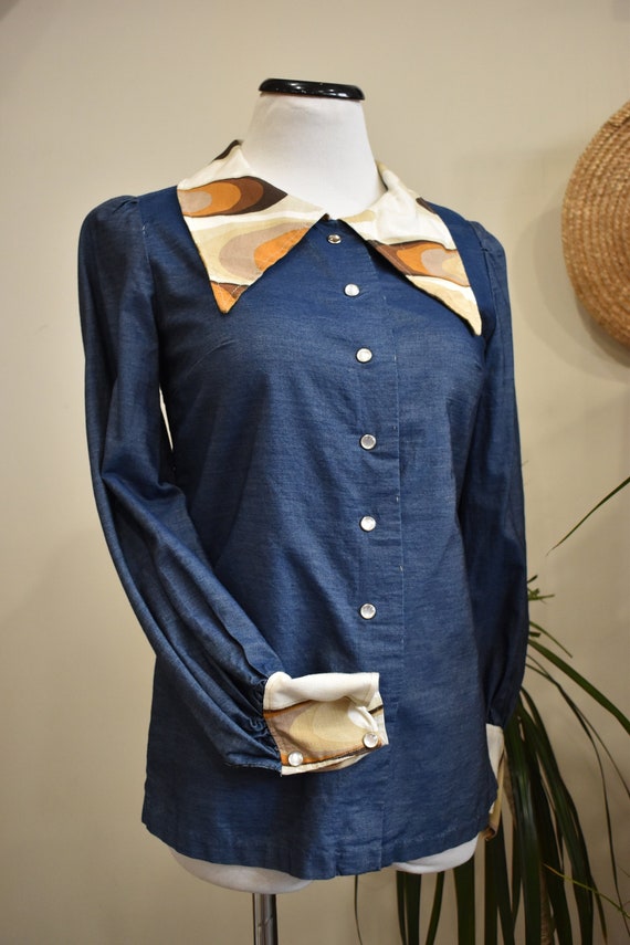 Vintage Mod Western Trippy Statement Collar Balloon Sleeve Chambray Pearl Snap Blouse // Midcentury 60s Pearl Snap Shirt // XS S