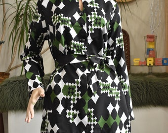 60s Mod Jester Print Keyhole Belted Tunic // Koret Bold Retro Op Art Psychedelic Print Argyle Silky Blouse w Tie Belt & Cutout // Sm Med